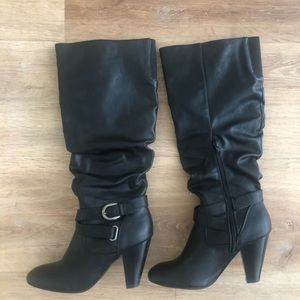 Black heeled boots